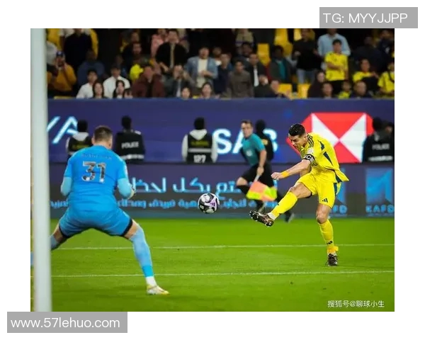 昔日足球巨星精彩广告视频回顾带你重温经典瞬间