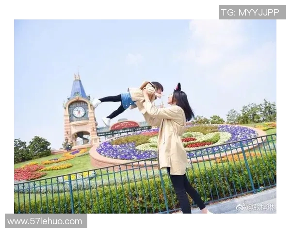 足球明星与女儿甜蜜互动瞬间展现温馨家庭生活的美好画面 足球明星与女儿甜蜜互动瞬间展现温馨家庭生活的美好画面