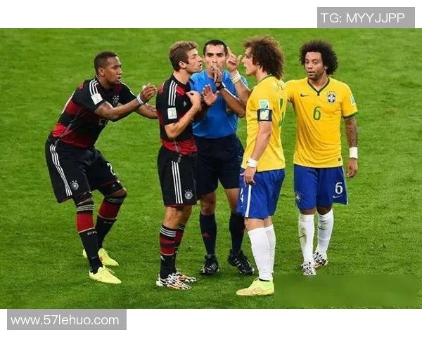 足球明星瞬间定格在镜头之中展现精彩瞬间与激情四溢的赛场魅力